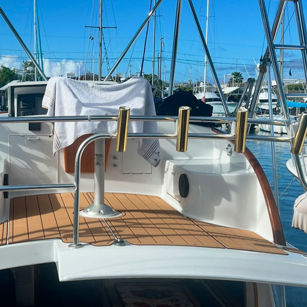 flybridge of High Flier Sportfishing boat in Kona Hawaii